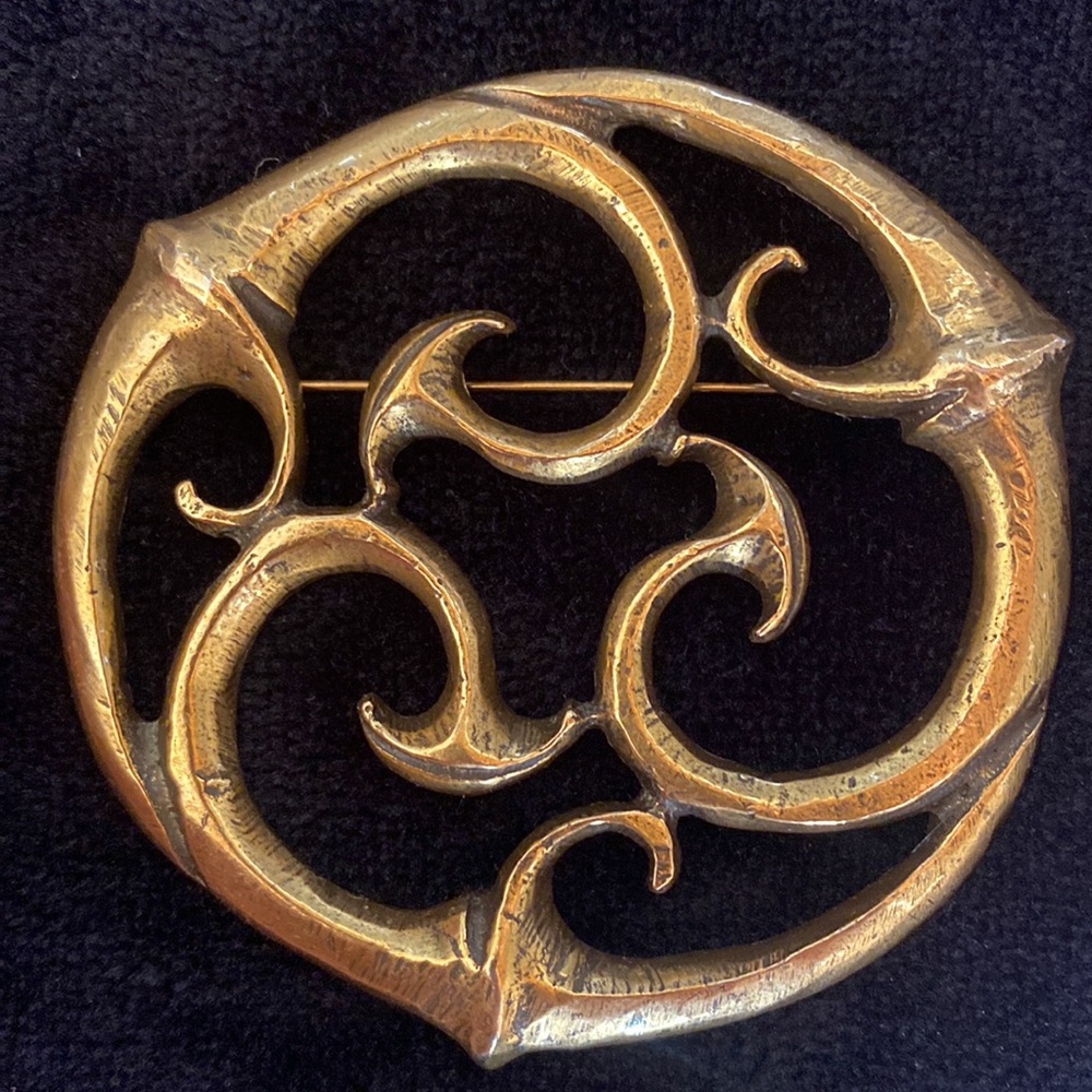 Alva Museum Replicas Large Gold Tone Brooch